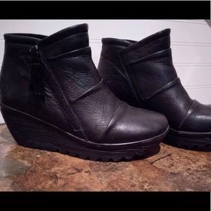 Skechers Parallel Double Wedge Ankle Booties